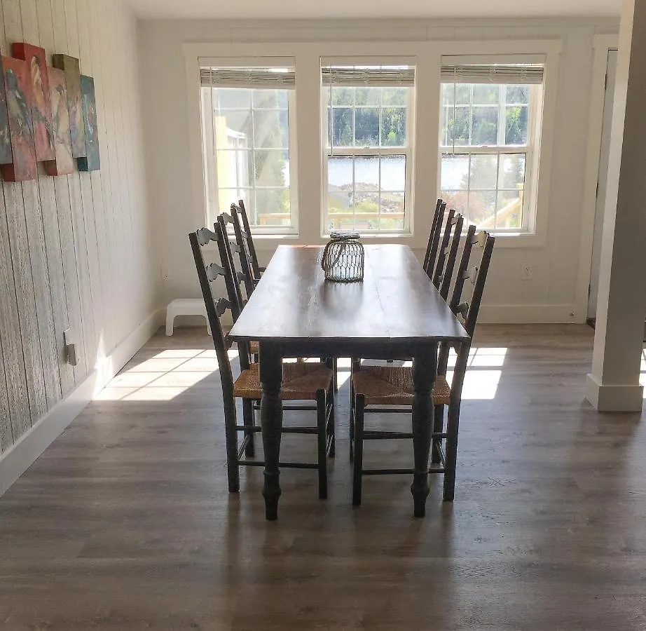 Larinda'S Landing Oceanfront Cottages Halifax